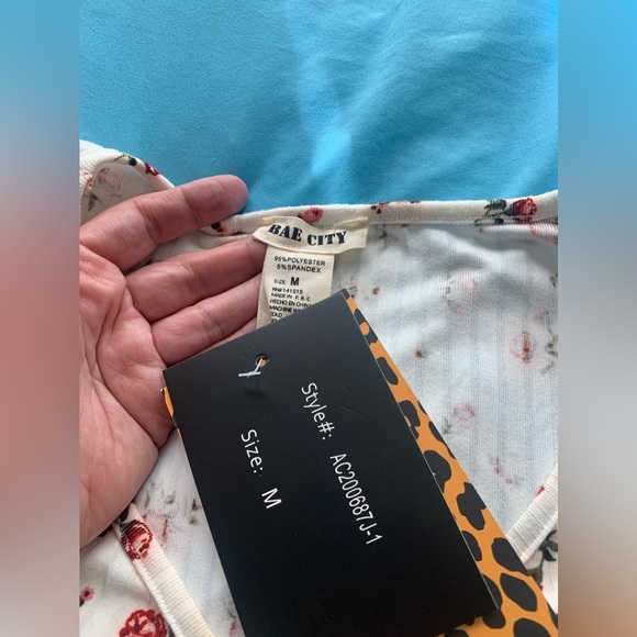 NWT Crop top with cute flowers size Medium - Picture 2 of 10